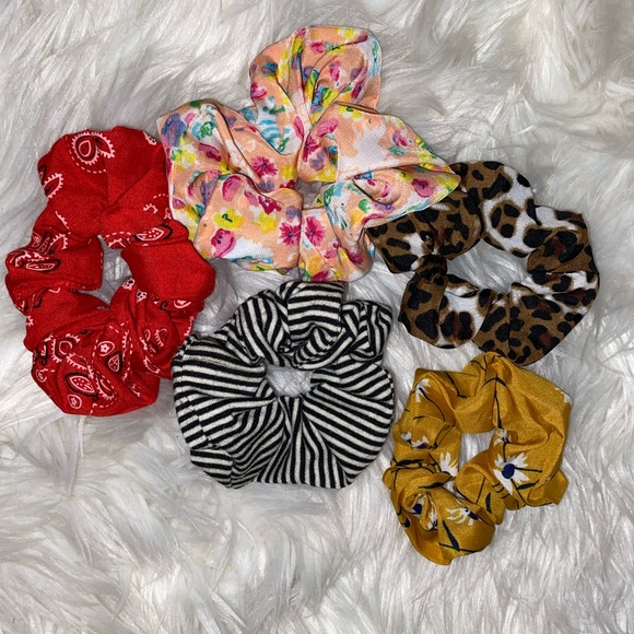 Accessories - 2/$30 ⚡️ - HAIR SCRUNCHIES